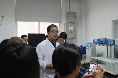 “红马甲”探秘万邦制药实验室_财经_网